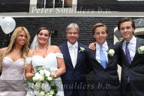Amsterdam, 8 September 2010
Trouwen Dries Roelvink met zijn Honoria
Samen op de foto met zijn drie kinderen
Foto Peter Smulders BV