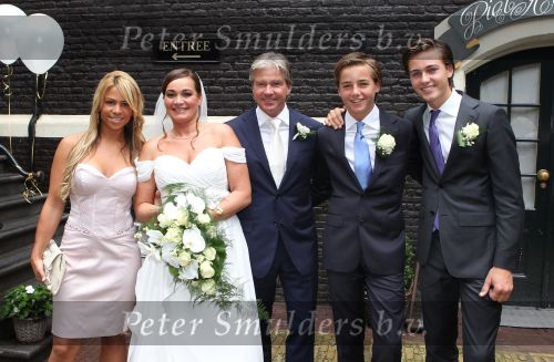 Amsterdam, 8 September 2010
Trouwen Dries Roelvink met zijn Honoria
Samen op de foto met zijn drie kinderen
Foto Peter Smulders BV