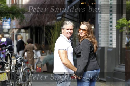 Amsterdam 11 september 2010
Dries Roelvink met zijn vrouw Honoria op de cornelis schuytstraat.
Peter Smulders bv