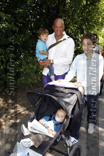 Amsterdam 5 september 2010
Bakfietsenrace georganiseerd door Viva Mama in het vondelpark. Ex Elle v Rijn met kinderen
Peter Smulders bv