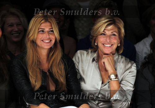 Amsterdam 13 september 2010
Modeshow Jos v Raak bij de westergasfabriek. Estelle Gullit met haar moeder
Peter Smulders bv