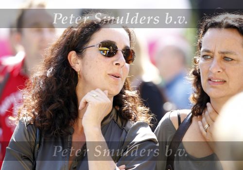 Amsterdam 5 september 2010
Femke Halsema met een vriendin Hanneke Lenkens ( van de stichting mama is ziek.) in het vondelpark.
Peter Smulders bv