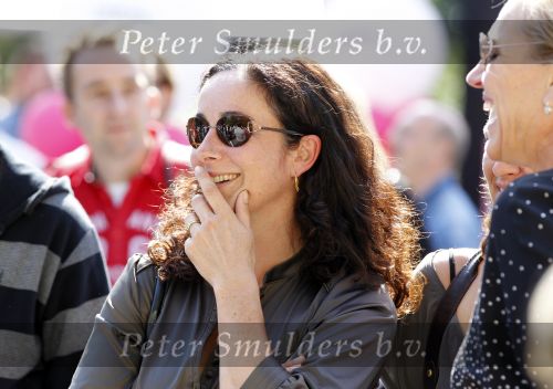 Amsterdam 5 september 2010
Femke Halsema met een vriendin Hanneke Lenkens ( van de stichting mama is ziek.) in het vondelpark.
Peter Smulders bv