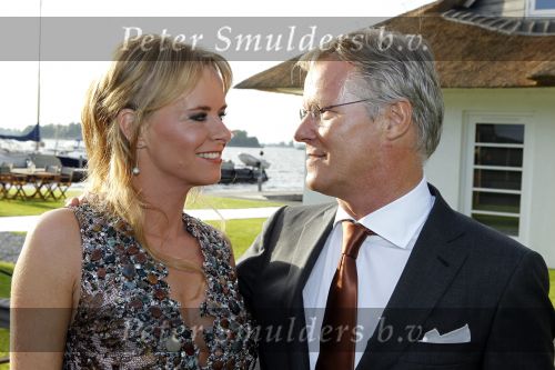 Loosdrecht 21 augustus 2010
Fons de Poel en zijn vrouw Saskia vieren hun 5 jarig huwelijk bij het witte huis in Loosdrecht.
Peter Smulders bv