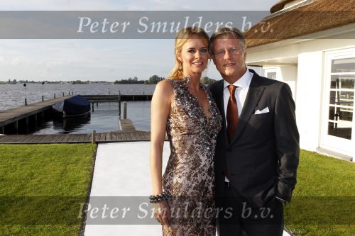 Loosdrecht 21 augustus 2010
Fons de Poel en zijn vrouw Saskia vieren hun 5 jarig huwelijk bij het witte huis in Loosdrecht.
Peter Smulders bv