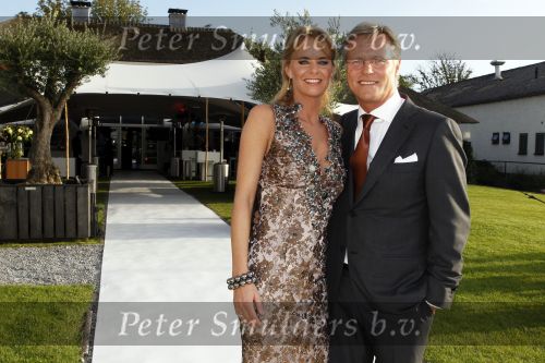 Loosdrecht 21 augustus 2010
Fons de Poel en zijn vrouw Saskia vieren hun 5 jarig huwelijk bij het witte huis in Loosdrecht.
Peter Smulders bv