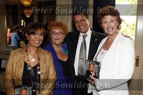 Amsterdam 13 september 2010
Presentatie DVD Box Jos Brink in Carre. Guus Verstraete Sandra Reemer Mary Michon Frank Sanders Lucy de Lange en Jacques d Ancona
Peter Smulders bv
