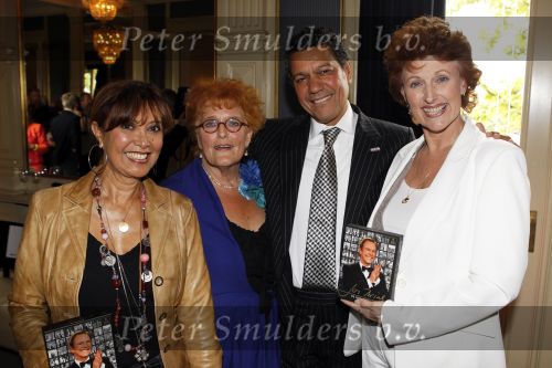 Amsterdam 13 september 2010
Presentatie DVD Box Jos Brink in Carre. Guus Verstraete Sandra Reemer Mary Michon Frank Sanders Lucy de Lange en Jacques d Ancona
Peter Smulders bv
