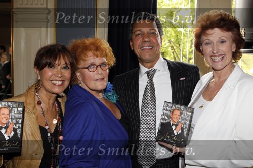 Amsterdam 13 september 2010
Presentatie DVD Box Jos Brink in Carre. Guus Verstraete Sandra Reemer Mary Michon Frank Sanders Lucy de Lange en Jacques d Ancona
Peter Smulders bv
