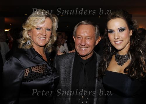 Utrecht 3 september 2010
Premiere We will rock you in het beatrix theater. Frank Wentink met vriendin en Floortje Smit
Peter Smulders bv