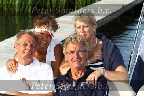 Sneek, 9 Augustus 2010
Mirella Jacobs ( van Frank & Mirella ) en haar tweede echtgenoot Harry
en Frank Mortiers met zijn vrouw Lisette
Foto Peter Smulders BV