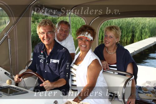 Sneek, 9 Augustus 2010
Mirella Jacobs ( van Frank & Mirella ) en haar tweede echtgenoot Harry
en Frank Mortiers met zijn vrouw Lisette
Foto Peter Smulders BV