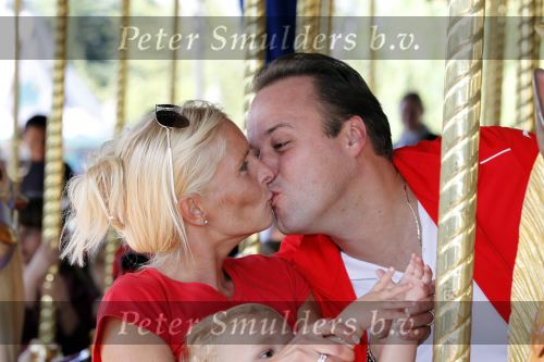Parijs 31 augustus 2010
Frans Bauer met Mariska en zijn zoon Vhristiaan Frans Jan en Lucas in disneyland. Ook de moeder van Mariska en haar man zijn erbij.
Peter Smulders bv