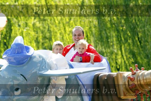 Parijs 31 augustus 2010
Frans Bauer met Mariska en zijn zoon Vhristiaan Frans Jan en Lucas in disneyland. Ook de moeder van Mariska en haar man zijn erbij.
Peter Smulders bv