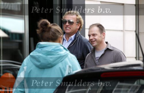 Amsterdam 4 augustus 2010
Gordon met een goede kennis uit Zuid Africa en fans op de pc hooftstraat.
Peter Smulders bv