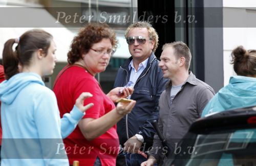 Amsterdam 4 augustus 2010
Gordon met een goede kennis uit Zuid Africa en fans op de pc hooftstraat.
Peter Smulders bv