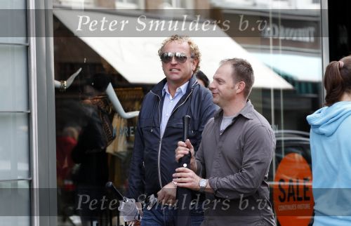 Amsterdam 4 augustus 2010
Gordon met een goede kennis uit Zuid Africa en fans op de pc hooftstraat.
Peter Smulders bv