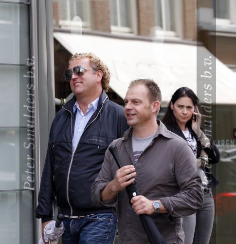 Amsterdam 4 augustus 2010
Gordon met een goede kennis uit Zuid Africa en fans op de pc hooftstraat.
Peter Smulders bv