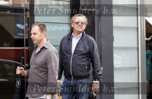 Amsterdam 4 augustus 2010
Gordon met een goede kennis uit Zuid Africa en fans op de pc hooftstraat.
Peter Smulders bv