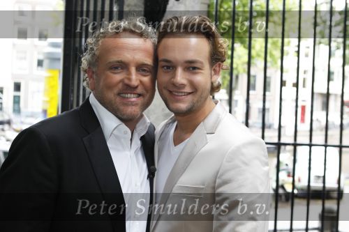 Amsterdam 29 augustus 2010
Gordon met zijn nieuwe groep Los Angeles. Gordon met zijn vriend
Peter Smulders bv
