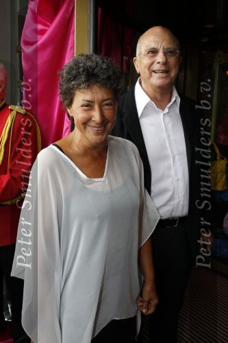 Amsterdam 1 augustus 2010
Premiere Crazy Shopping in carre. Heddy Lester met partner
Peter Smulders bv