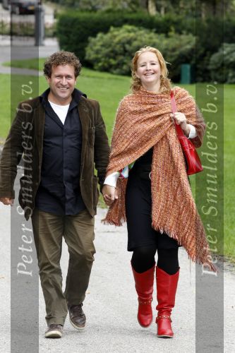 Arnhem 27 augustus 2010
Kiki Classen trouwt/trouwen met Jan Kastelein in de witte villa in het sonsbeek park. Hilke Bierman met vriend Thijs van Aken
Peter Smulders bv