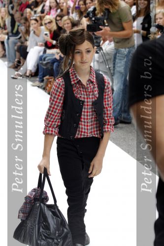 Amsterdam 22 augustus 2010
Grazia PC Catwalk op de pc hooftstraat. dochter Fiona Heering India
Peter Smulders bv
