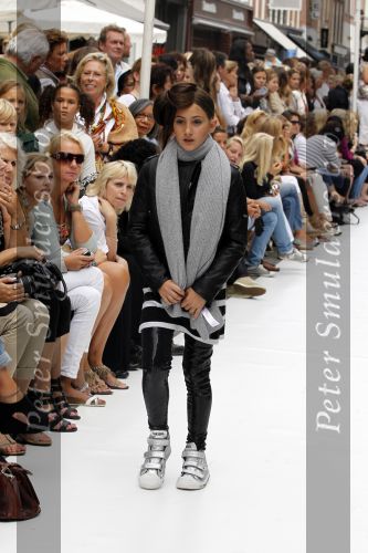 Amsterdam 22 augustus 2010
Grazia PC Catwalk op de pc hooftstraat. dochter Fiona Heering India
Peter Smulders bv