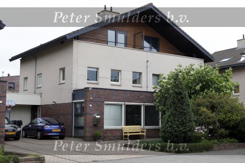 Leiderdorp 22 augustus 2010
Huis van Jack de Vries dat hij met zijn vrouw gekocht heeft.
Peter Smulders bv