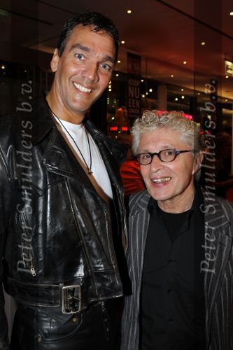 Utrecht 3 september 2010
Premiere We will rock you in het beatrix theater. Jacques d Ancona met vriend Hans
Peter Smulders bv