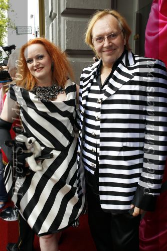 Amsterdam 1 augustus 2010
Premiere Crazy Shopping in carre. Jan Aarntzen met zus
Peter Smulders bv