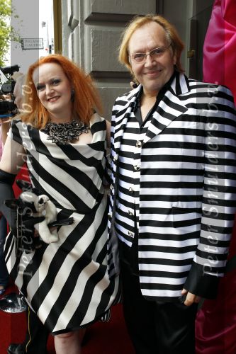 Amsterdam 1 augustus 2010
Premiere Crazy Shopping in carre. Jan Aarntzen met zus
Peter Smulders bv