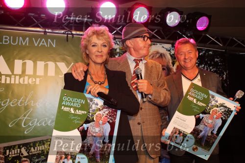 Volendam, 8 September 2010
Uitreiking nieuwe CD van Jan Keizer & Anny Schilder
Jan Keizer en Anny Schilder samen met Mijnheer Wijdbeens ( Andre van Duin )
Foto Peter Smulders BV