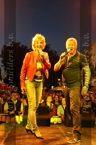 Sneek, 9 Augustus 2010
Jan Keizer en Anny Schilder tijdens een optreden in de \