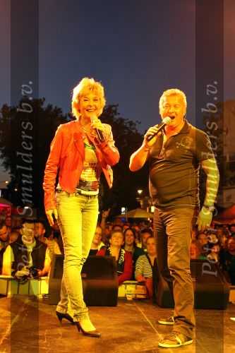 Sneek, 9 Augustus 2010
Jan Keizer en Anny Schilder tijdens een optreden in de \