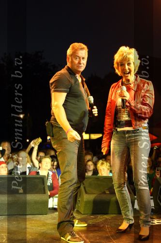 Sneek, 9 Augustus 2010
Jan Keizer en Anny Schilder tijdens een optreden in de \