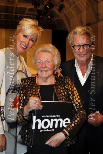 Naarden 20 september 2010
Modeshow kledinglijn Jan des Bouvrie en presentatie van zijn nieuwe boek bij het Arsenaal. Jan met Monique en zijn moeder
Peter Smulders bv