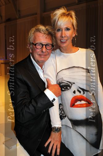 Naarden 20 september 2010
Modeshow kledinglijn Jan des Bouvrie en presentatie van zijn nieuwe boek bij het Arsenaal. Jan met Monique en zijn moeder
Peter Smulders bv