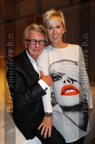 Naarden 20 september 2010
Modeshow kledinglijn Jan des Bouvrie en presentatie van zijn nieuwe boek bij het Arsenaal. Jan met Monique en zijn moeder
Peter Smulders bv