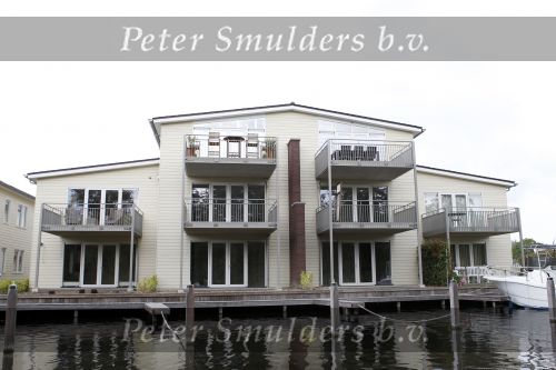 Vinkeveen 2 augustus 2010
Jean Marie Pfaff heeft een recreatie woning in Vinkeveen . Hij woont helemaal rechts op de foto. In het linkse deel woont Rachel Hazes
Peter Smulders bv