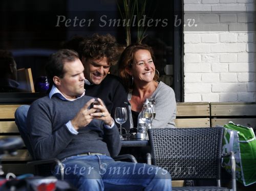 Amsterdam 18 september 2010
Ex Jack Spijkerman Jennemiek met nieuwe vriend op terras.
Peter Smulders bv