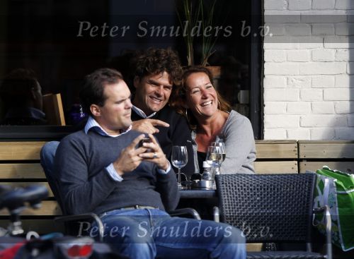 Amsterdam 18 september 2010
Ex Jack Spijkerman Jennemiek met nieuwe vriend op terras.
Peter Smulders bv