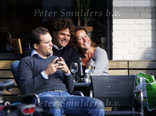 Amsterdam 18 september 2010
Ex Jack Spijkerman Jennemiek met nieuwe vriend op terras.
Peter Smulders bv