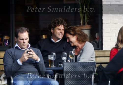 Amsterdam 18 september 2010
Ex Jack Spijkerman Jennemiek met nieuwe vriend op terras.
Peter Smulders bv