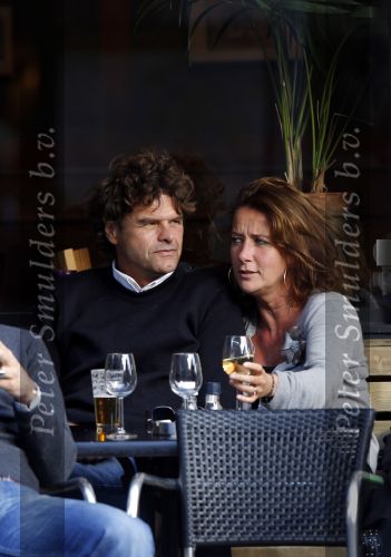 Amsterdam 18 september 2010
Ex Jack Spijkerman Jennemiek met nieuwe vriend op terras.
Peter Smulders bv