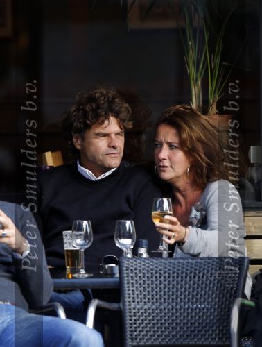 Amsterdam 18 september 2010
Ex Jack Spijkerman Jennemiek met nieuwe vriend op terras.
Peter Smulders bv