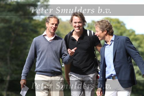 Hilversum, 4 September 2010
KLM Open Charity-Challenge brengt voor WNF met veel BN-ers op de Hilversumsche Golfclub
Jeroen Rietbergen in gesprek met Journalist Gerard Louter en Martijn v d Meulen
Foto Peter Smulders BV