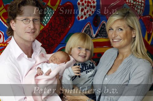 Amsterdam 18 september 2010
Jim de Groot met zijn vrouw Susan en zoon Stijn en dochter Olivia.
Olivia is 3 dagen oud.
Peter Smulders bv