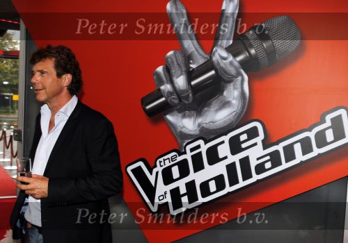 Hilversum 14 september 2010
Presentatie de voice of Holland met Martijn Krabbe Nick en Simon Jeroen v d Boom Angela Groothuizen en Roel v Velsen. Het is een programma idee van John de Mol.
Peter Smulders bv