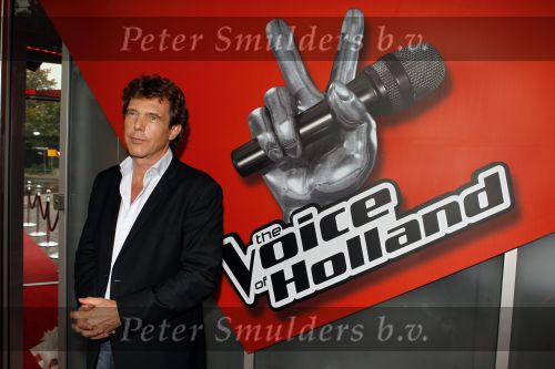 Hilversum 14 september 2010
Presentatie de voice of Holland met Martijn Krabbe Nick en Simon Jeroen v d Boom Angela Groothuizen en Roel v Velsen. Het is een programma idee van John de Mol.
Peter Smulders bv